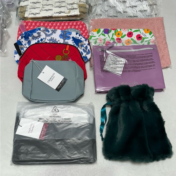 Cosmetics bag bundle. / Custom variety packs . 22 pcs - Picture 4 of 5